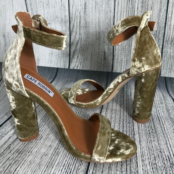 Cape Robbin Golden Velvet Block Heel Sandals NIB - Picture 5 of 8